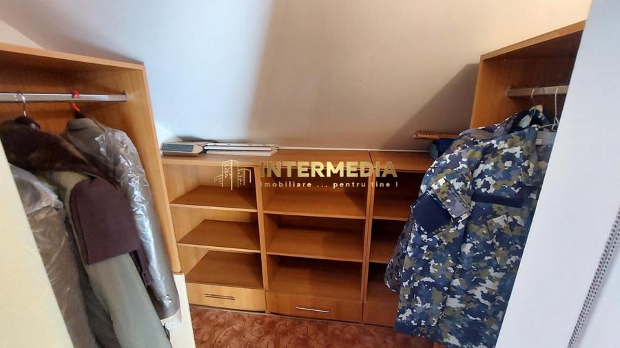 Apartament cu 3 camere decomandat, mobilat în Cetate