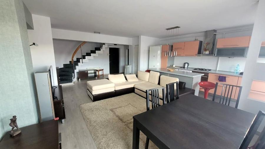 Apartament cu 3 camere decomandat, mobilat în Central