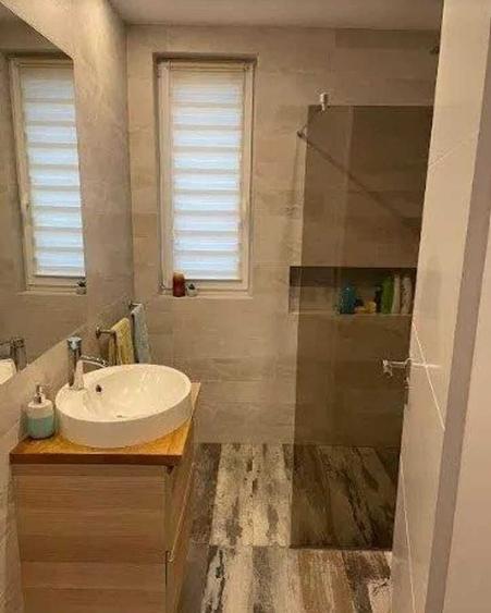 Apartament cu 4 camere decomandat în Florești