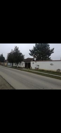Casă cu 4 camere în Izvorani