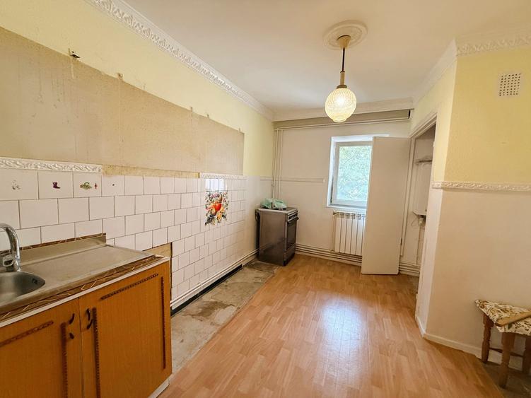 Apartament cu 4 camere decomandat în Frumoasa