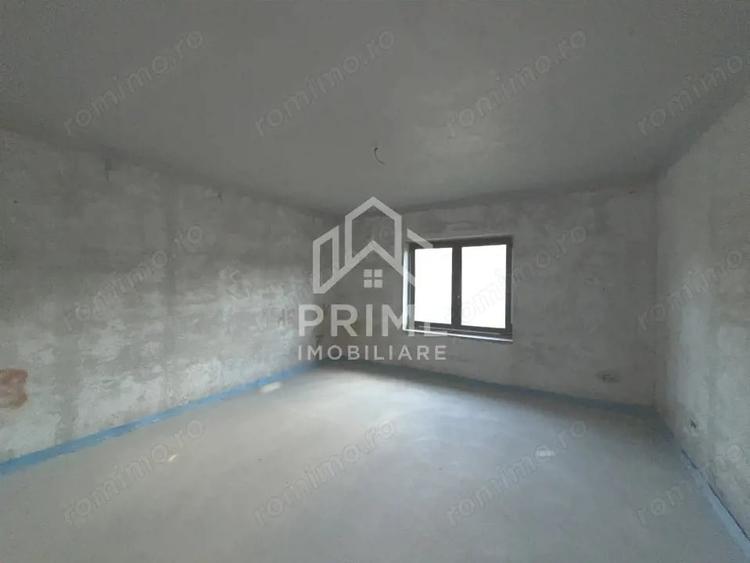 Casă cu 5 camere cu Teren 1800 Mp în Stremț