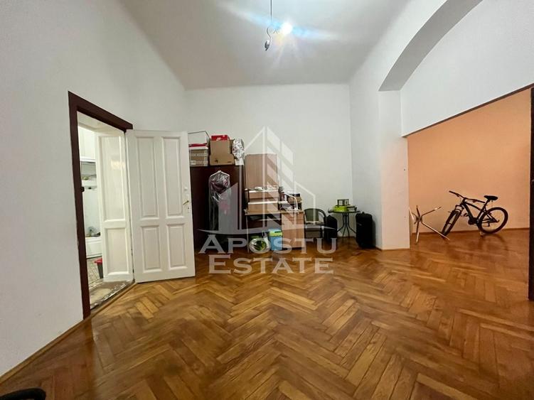 Apartament cu 4 camere decomandat în Traian