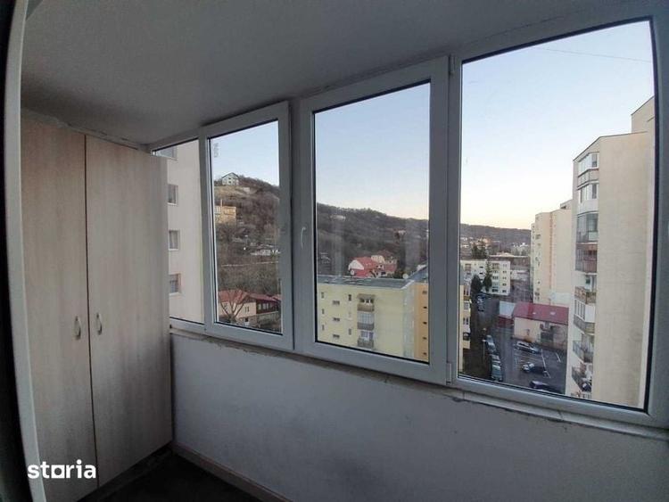 Inchiriez apartament cu 2 camere + living - 6