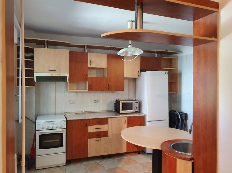Apartament cu 2 camere decomandat în Republicii