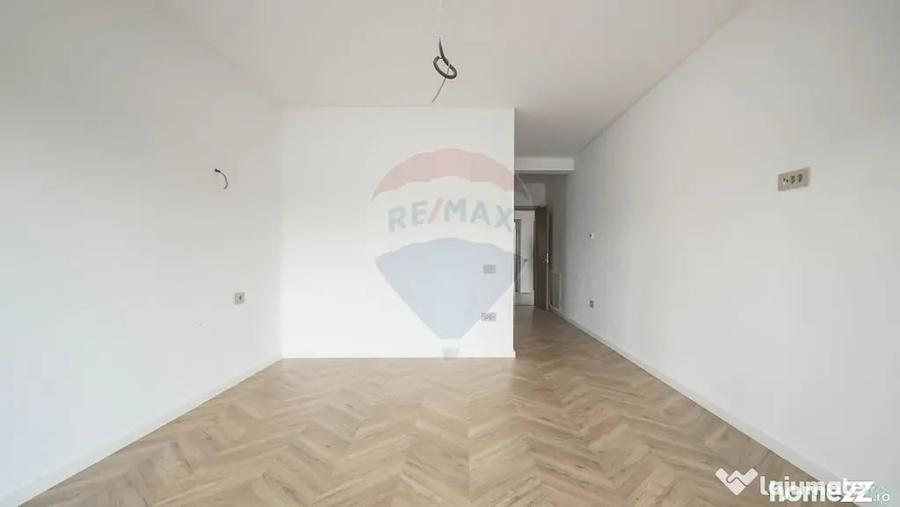 Casă cu 4 camere cu Teren 560 Mp în Stupini