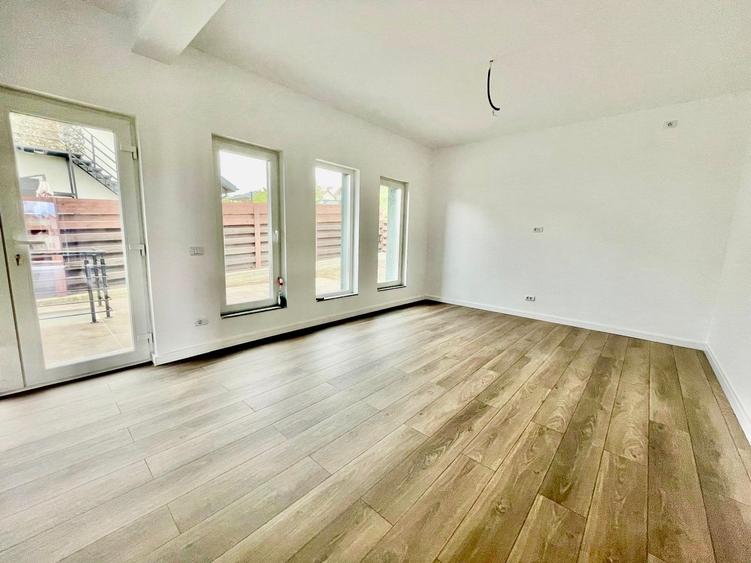 Casă cu 4 camere cu Teren 400 Mp în Miroslava