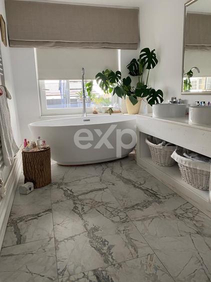 Penthouse cu 4 camere decomandat, mobilat în Pașcani