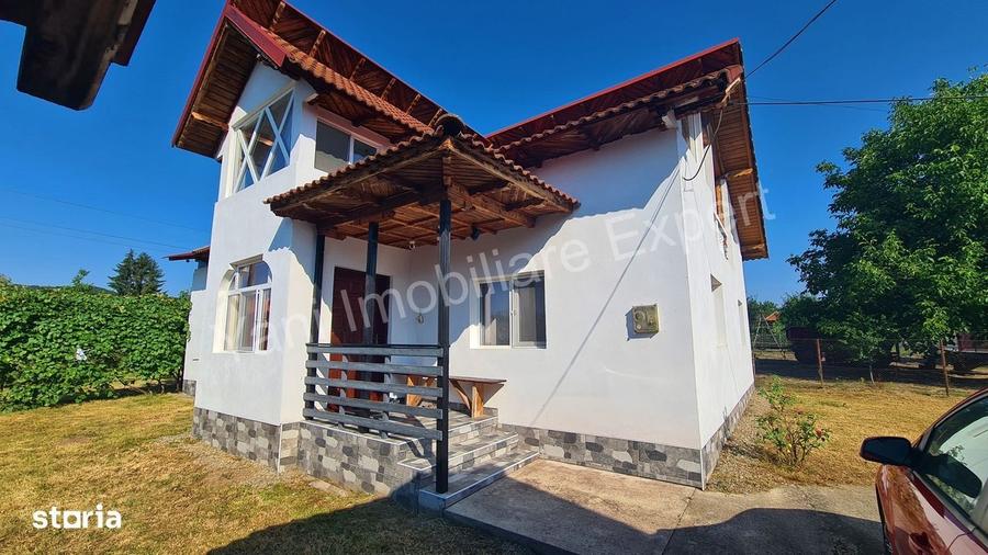 Casă cu 4 camere în Bujoreni
