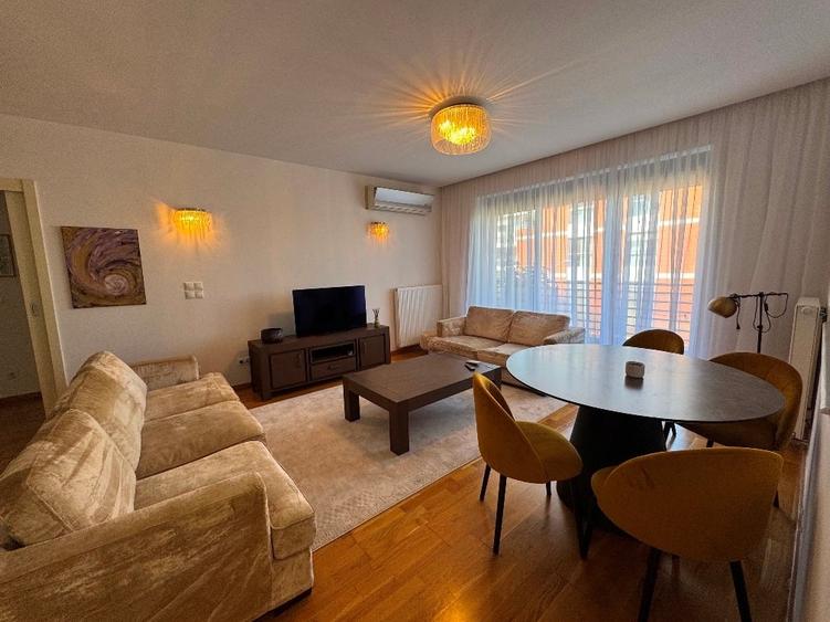 Apartament cu 3 camere semidecomandat în Sisești