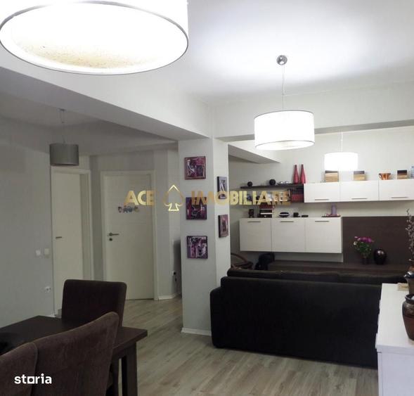 Apartament cu 3 camere în Apărătorii Patriei