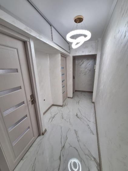 Apartament cu 3 camere semidecomandat în Tomis Nord