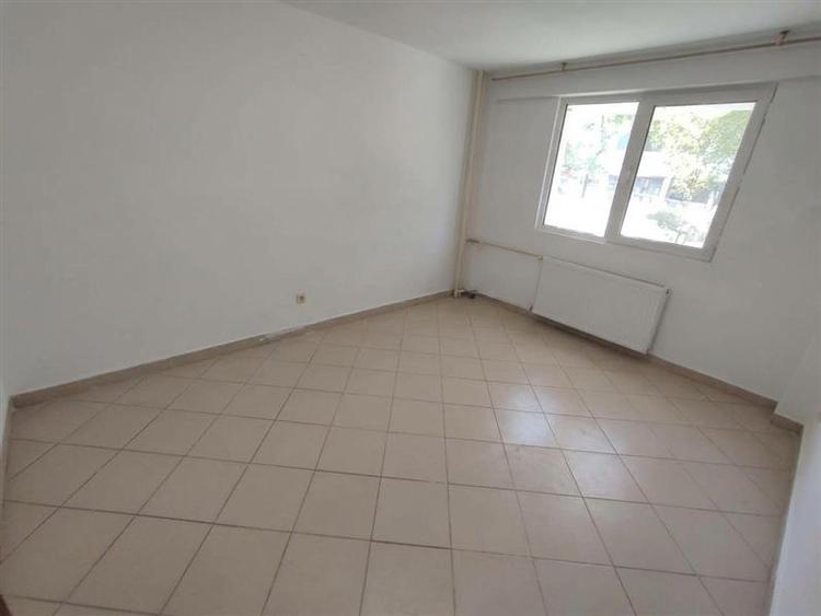 Apartament cu 2 camere decomandat în Teiul Doamnei