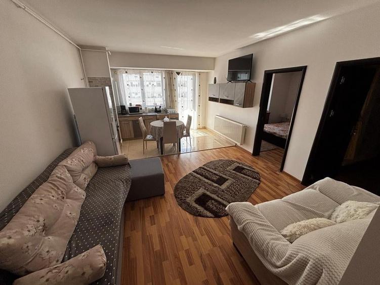 Apartament cu 3 camere decomandat, mobilat în Central