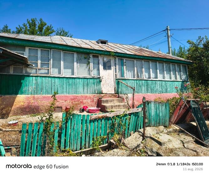 Casă cu 2 camere cu Teren 2300 Mp în Pietrele