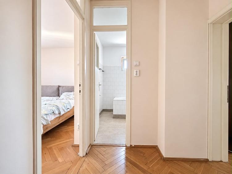 Apartament cu 3 camere decomandat în Lipovei