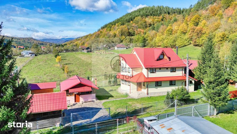 Casă cu 8 camere cu Teren 700 Mp în Vidra