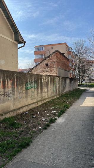 Casă cu 5 camere cu Teren 700 Mp în Exterior Vest