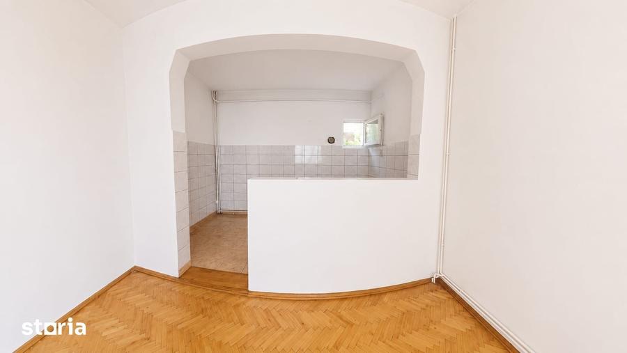 Casă cu 4 camere cu Teren 563 Mp în Central