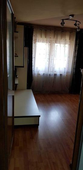 Apartament cu 3 camere decomandat în Exterior Vest