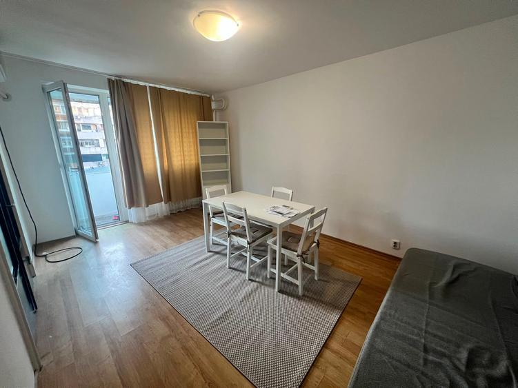 Apartament cu 3 camere decomandat în Drumul Taberei