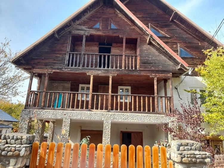 Casă cu 6 camere cu Teren 2600 Mp în Vedea