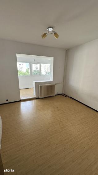 Apartament cu 4 camere semidecomandat în Colentina