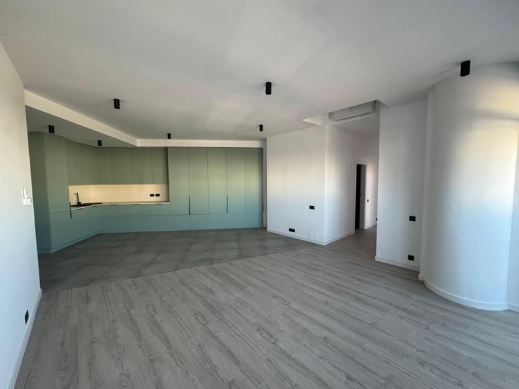Apartament cu 4 camere decomandat, mobilat în Pipera