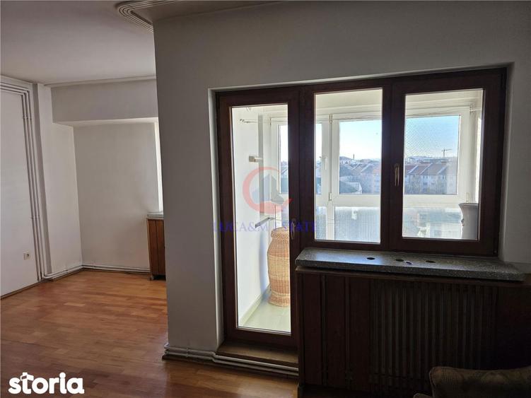 Apartament cu 4 camere decomandat în Dorobanților