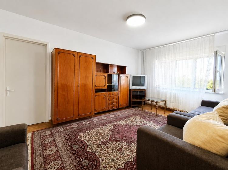 Apartament cu 3 camere semidecomandat, mobilat în Olimpia-Stadion