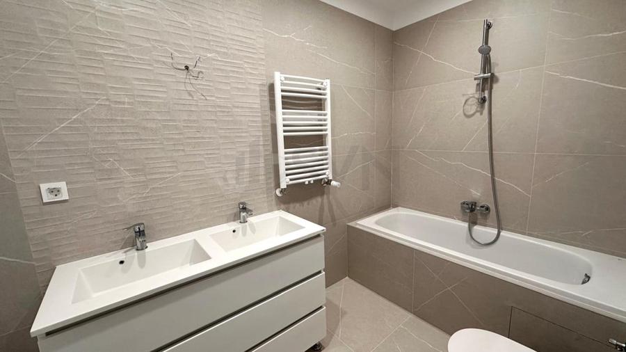 Apartament cu 4 camere decomandat în Aviației