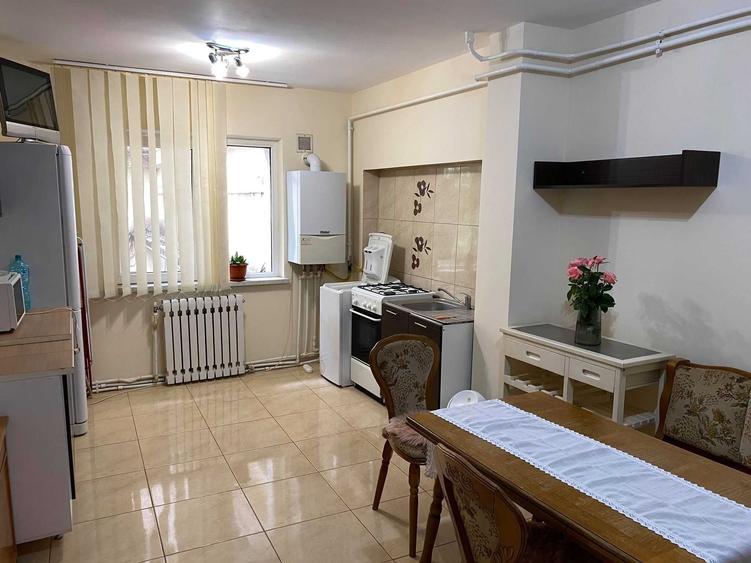 Apartament cu 2 camere semidecomandat în Piața Unirii