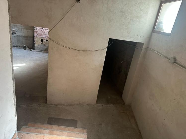 Casă cu 8 camere cu Teren 179 Mp în Craiter
