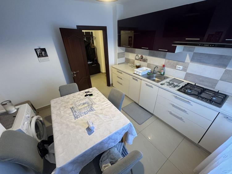 Apartament cu 3 camere decomandat, mobilat în Central