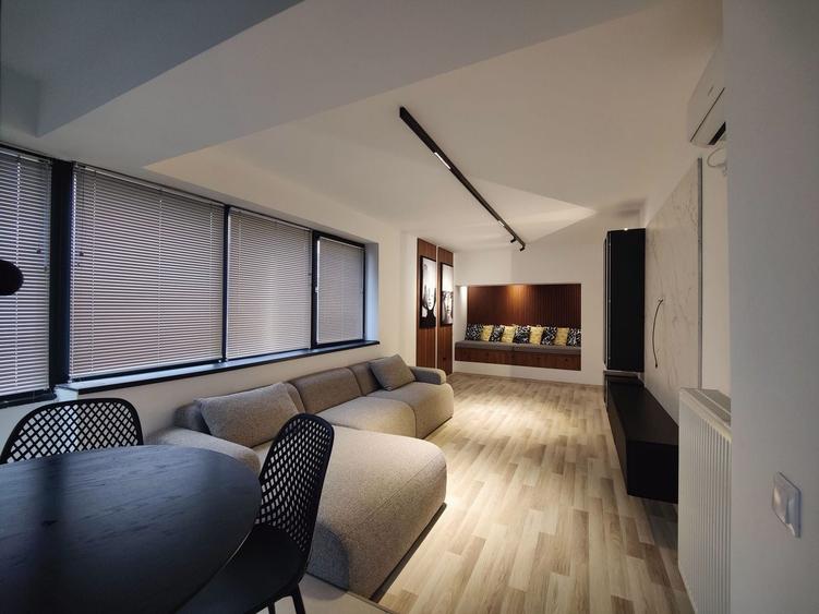 Apartament cu 2 camere decomandat în Est