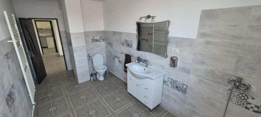 Spațiu comercial, de 700 mp, în Exterior Vest