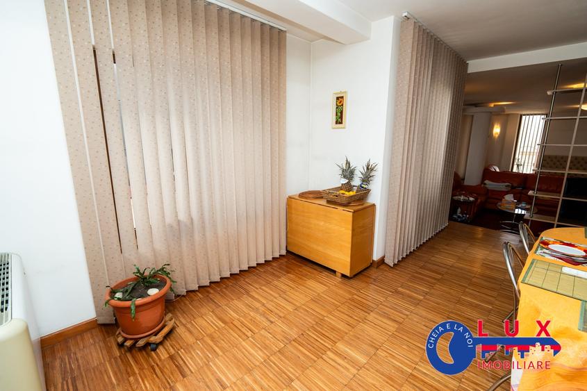 Casă cu 7 camere cu Teren 436 Mp în Central