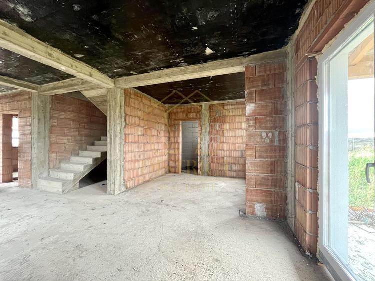 Duplex cu 4 camere cu Canalizare în Moșnița Nouă