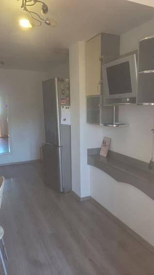 Vand apartament cu 3 camere vis a vis de Liceul Pedagogic - 2