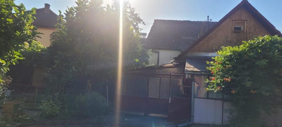 Casă individuală cu 5 camere cu Canalizare în Central