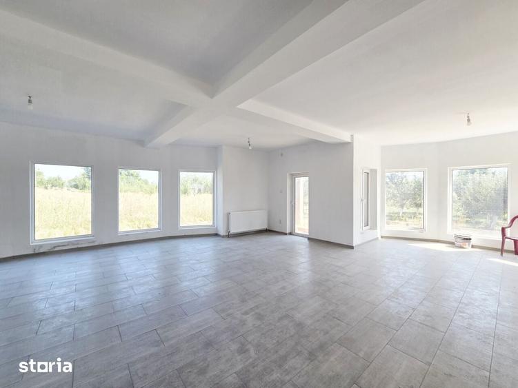 Casă cu 7 camere cu Teren 1431 Mp în Central