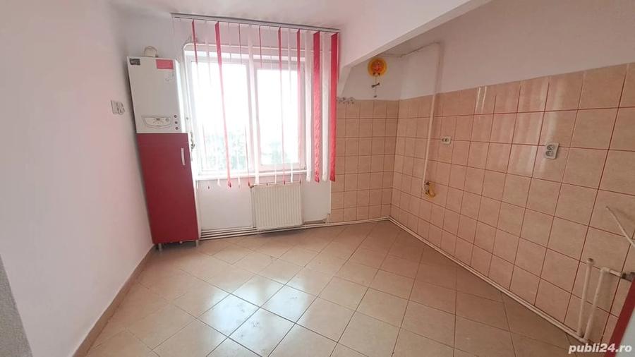 Apartament cu 3 camere decomandat în Calea Galați