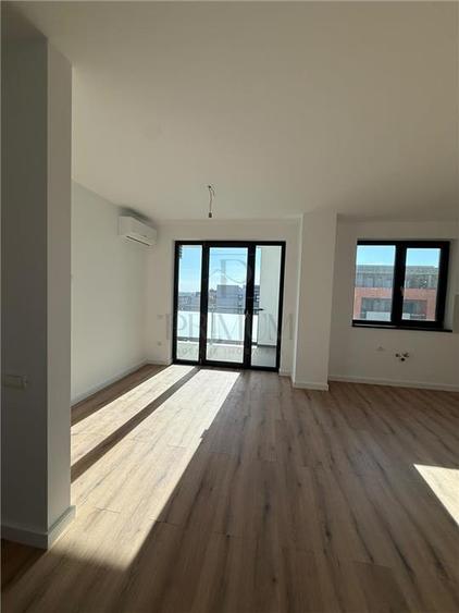 Apartament cu 3 camere decomandat în Torontalului