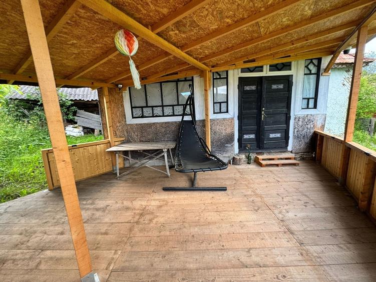 Casă cu 4 camere cu Teren 2000 Mp în Bolovăniș