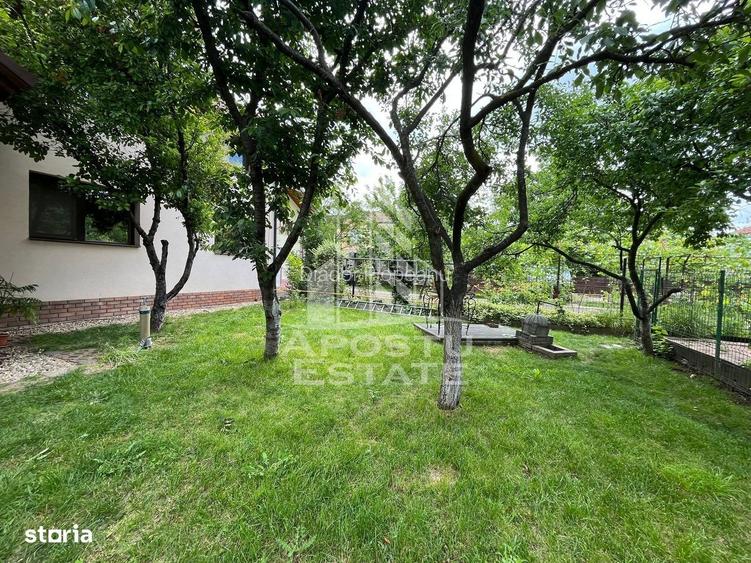 Casa individuala , 4 camere,2 bai, garaj, acces auto, 575 teren