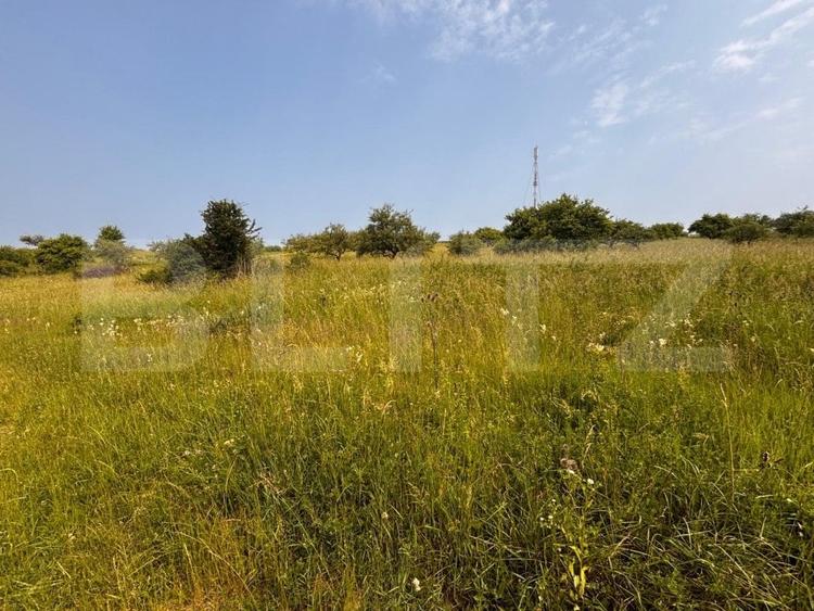 Teren Construcții intravilan de 900 mp, în Est