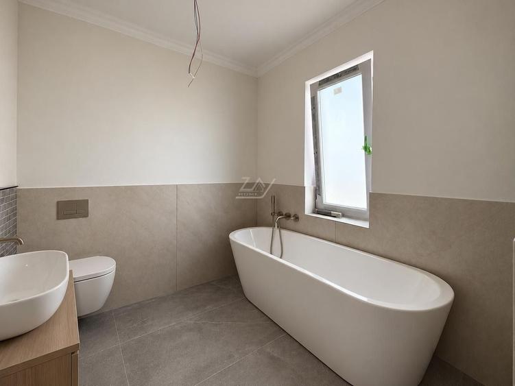 Duplex cu 5 camere cu Canalizare în Moșnița Nouă