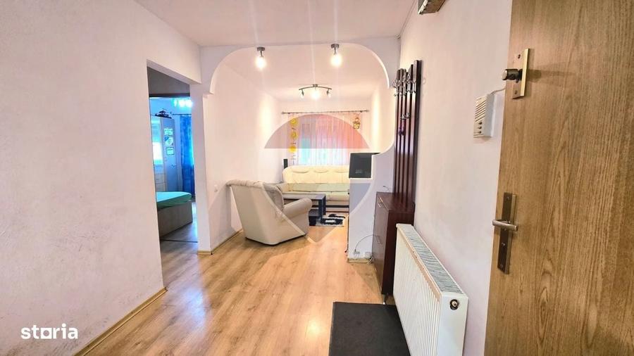 Apartament cu 3 camere decomandat în Vitrometan
