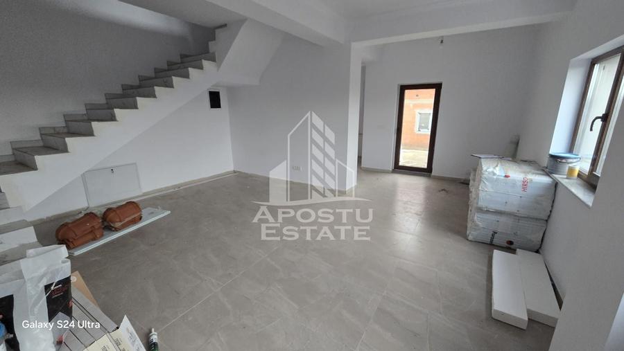 Duplex cu 5 camere cu Canalizare în Giarmata