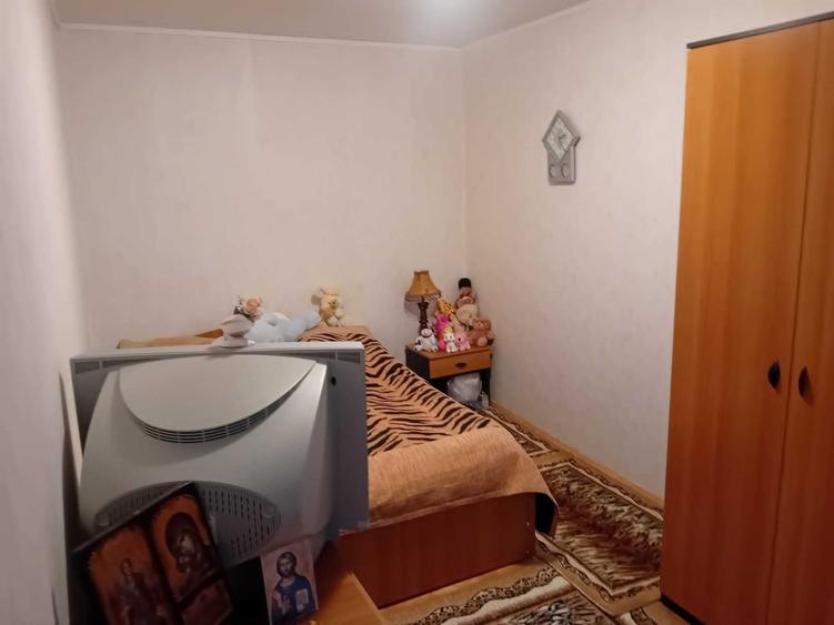 Apartament cu 3 camere semidecomandat în Dărmănești